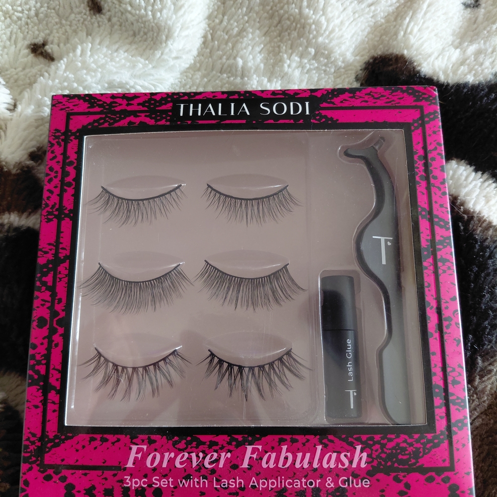 Thalia Sodi Forever Fabulash Set with Applicator and Glue